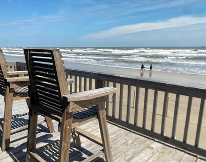 Sun, surf , repeat ! On the beach ! Wake up to the waves!