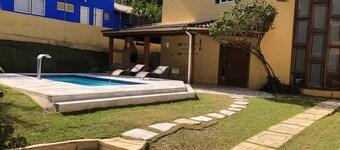 Hermosa casa en comunidad cerrada - Maresias