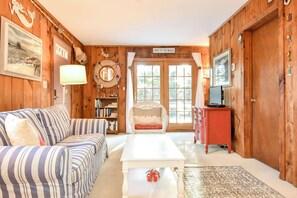 TV, offices - Walk to Nauset Beach! (Orleans)