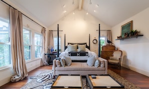 4 habitaciones, tabla de planchar con plancha, cuna de viaje y wifi