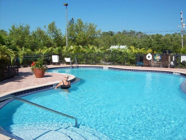 Piscine extérieure, piscine chauffée