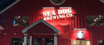 The Gecko Inn - Shopping, Santas Village, Skiing, Hot Tub, hikes, families, pets