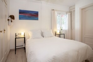 4 soverom, strykejern/-brett, wi-fi (inkludert) og sengetøy