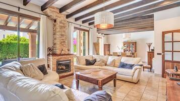 Smart TV, fireplace, video games, DVD player