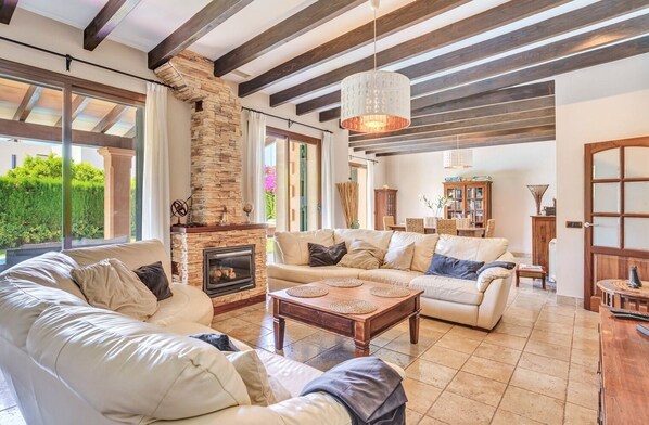 Smart TV, fireplace, video games, DVD player