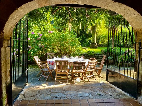 Outdoor dining