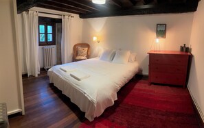 7 dormitoris, planxa i posts de planxar, wifi gratuïta i roba de llit 