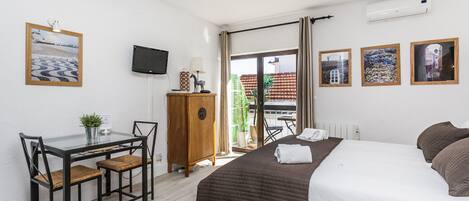 Fer et planche Ă repasser, accĂšs au Wi-Fi (inclus), literie fournie