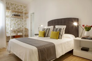3 bedrooms, iron/ironing board, WiFi, bed sheets - 3Dorm / 3bathroom Apt-Gran Via Madrid Center-Terrace (Madrid)