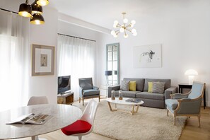 TV - 3Dorm / 3bathroom Apt-Gran Via Madrid Center-Terrace (Madrid)