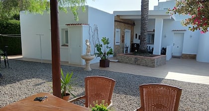 House with pool, garden, barbecue, a/c, WiFi, parquing