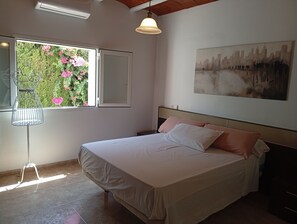 3 bedrooms, in-room safe, desk, iron/ironing board