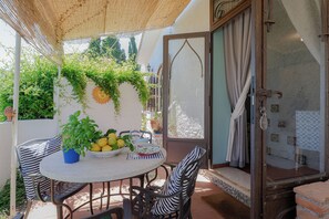 Outdoor dining - Jasmine House (Letojanni  messina)