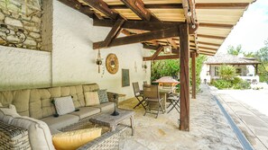 Outdoor dining - Beautiful Old Bastide with private pool and heated Nordic bath, near Montcuq (Montcuq-En-Quercy-Blanc)