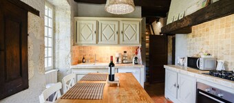 Beautiful Old Bastide with private pool and heated Nordic bath, near Montcuq