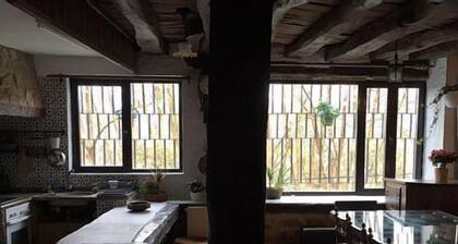 Villapajar, maaseudun talo joen varrella Sierra de la Demandassa, 26 km Burgosista