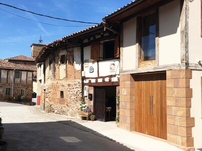 Villapajar, rural house by the river in the Sierra de la Demanda, 26km from Burgos