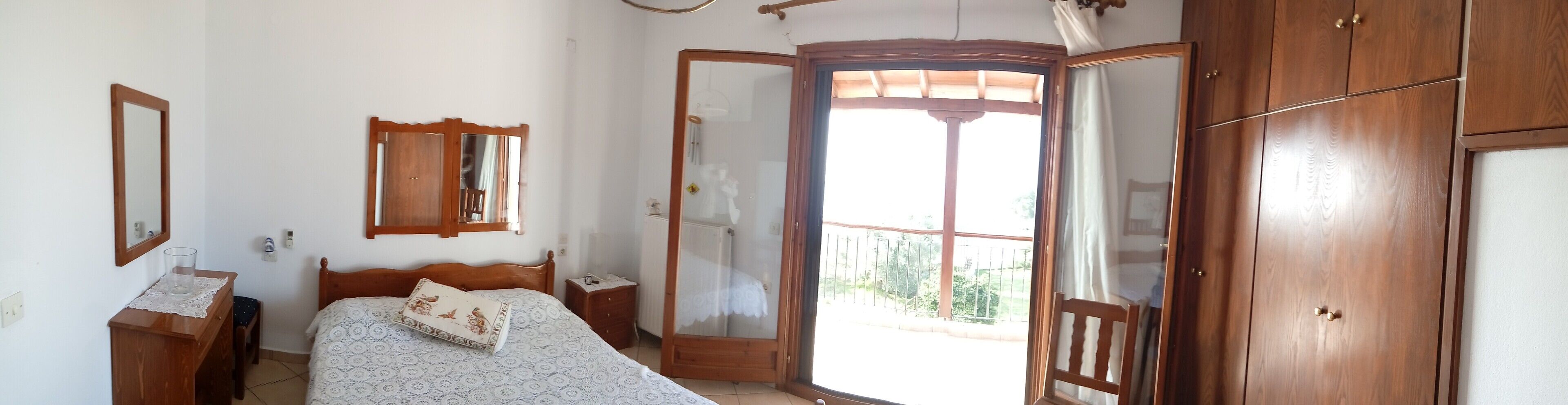 2 soverom, strykejern/-brett og sengetøy