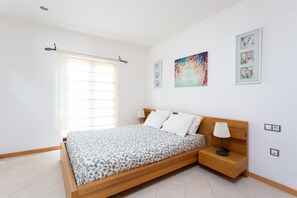 2 slaapkamers, een strijkplank/strijkijzer, wifi, beddengoed