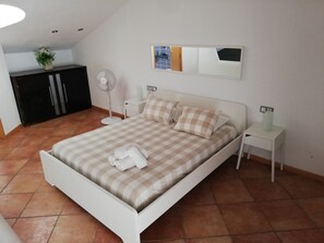 2 slaapkamers, een strijkplank/strijkijzer, wifi, beddengoed