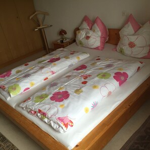 2 quartos, Wi-Fi de cortesia, roupa de cama
