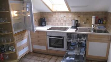 Fridge, oven, stovetop, dishwasher