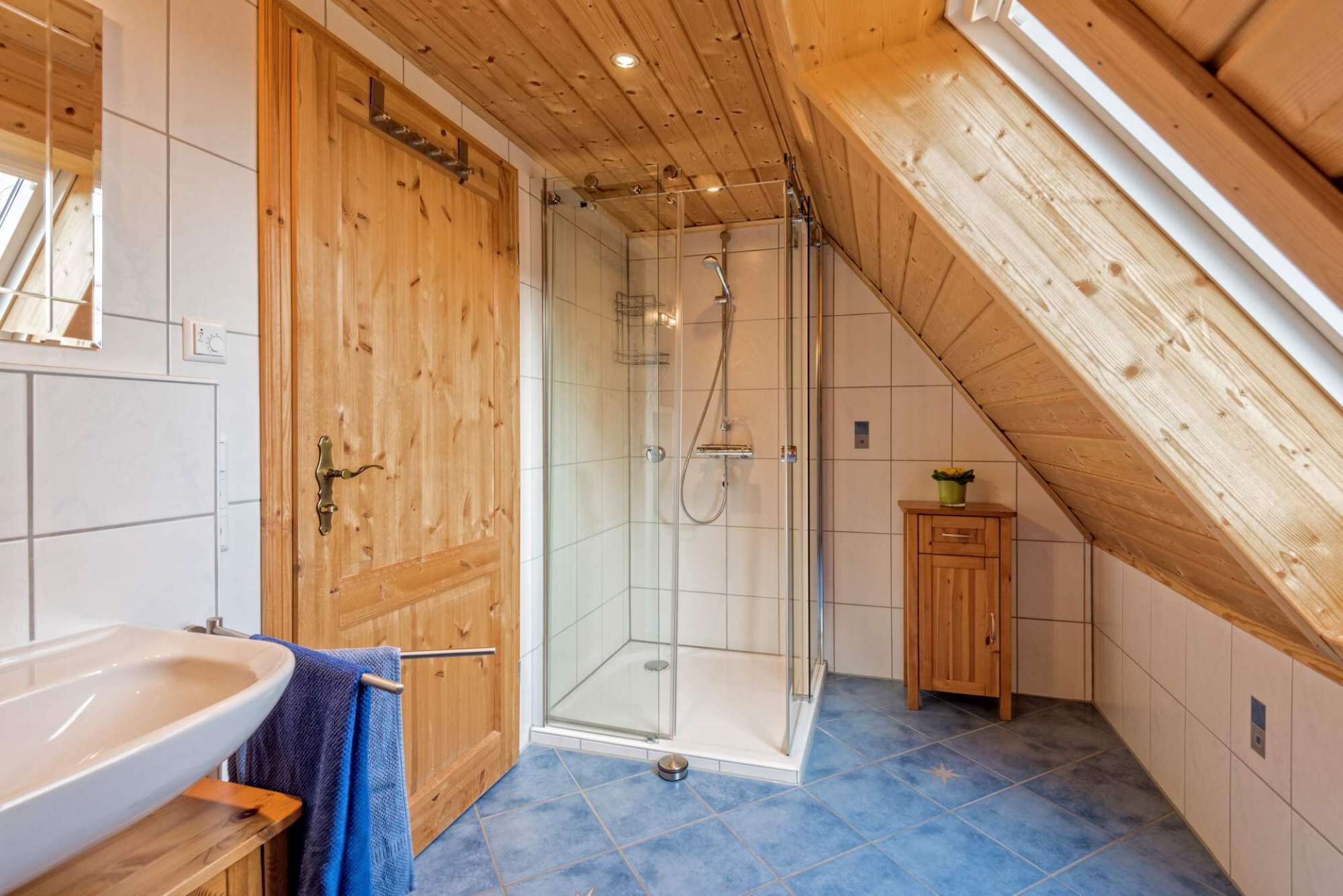 Duschwanne, Whirlpool, Haartrockner, Bidet
