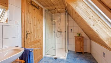 Duschwanne, Whirlpool, Haartrockner, Bidet