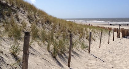 Schöne Wohnung in Callantsoog 400m zum Meer, Südbalkon, Aufzug, Sauna, WLAN