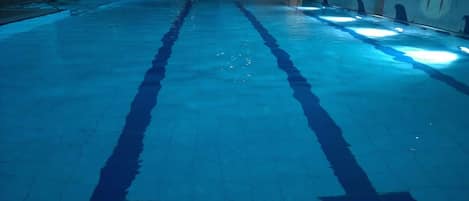 Piscine intérieure, piscine chauffée