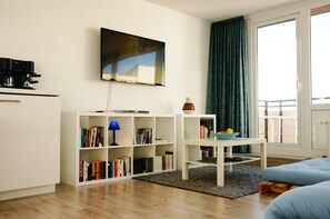 Smart TV, DVD player, table tennis, books