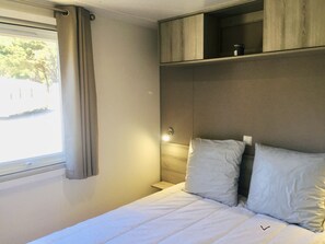 3 bedrooms, iron/ironing board