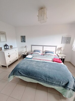 4 bedrooms, iron/ironing board, travel crib, free WiFi