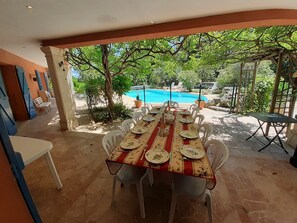 Outdoor dining