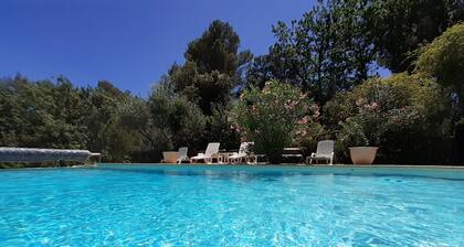 Beautiful Villa on 4200 M2 - Large swimming pool - Not overlooked- 10/14 persons
