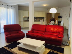 TV - Casale a Figa Bianca - Luxury T4 1st Floor Apartment - Patrimonio (Patrimonio)