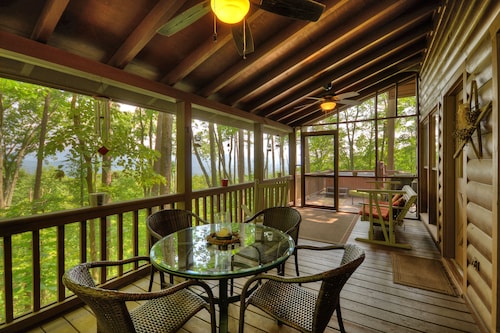 Incredible Views-Hot Tub-Pet Friendly-15 minutes to Blue Ridge-Fireplace