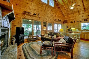 Télévision à écran plat, cheminée, lecteur de DVD, baby-foot