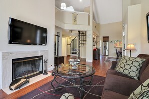 Smart TV, fireplace, stereo