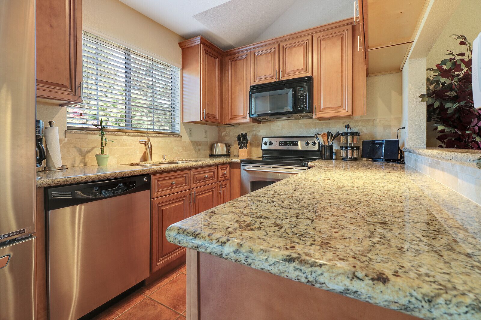 冰箱、微波炉、烤箱、炉灶