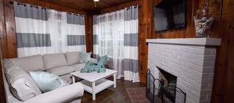 Stay at Spa City Cottage!