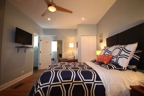 1 habitación, tabla de planchar con plancha, wifi y ropa de cama