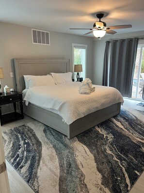 4 slaapkamers, een bureau, een strijkplank/strijkijzer, gratis wifi