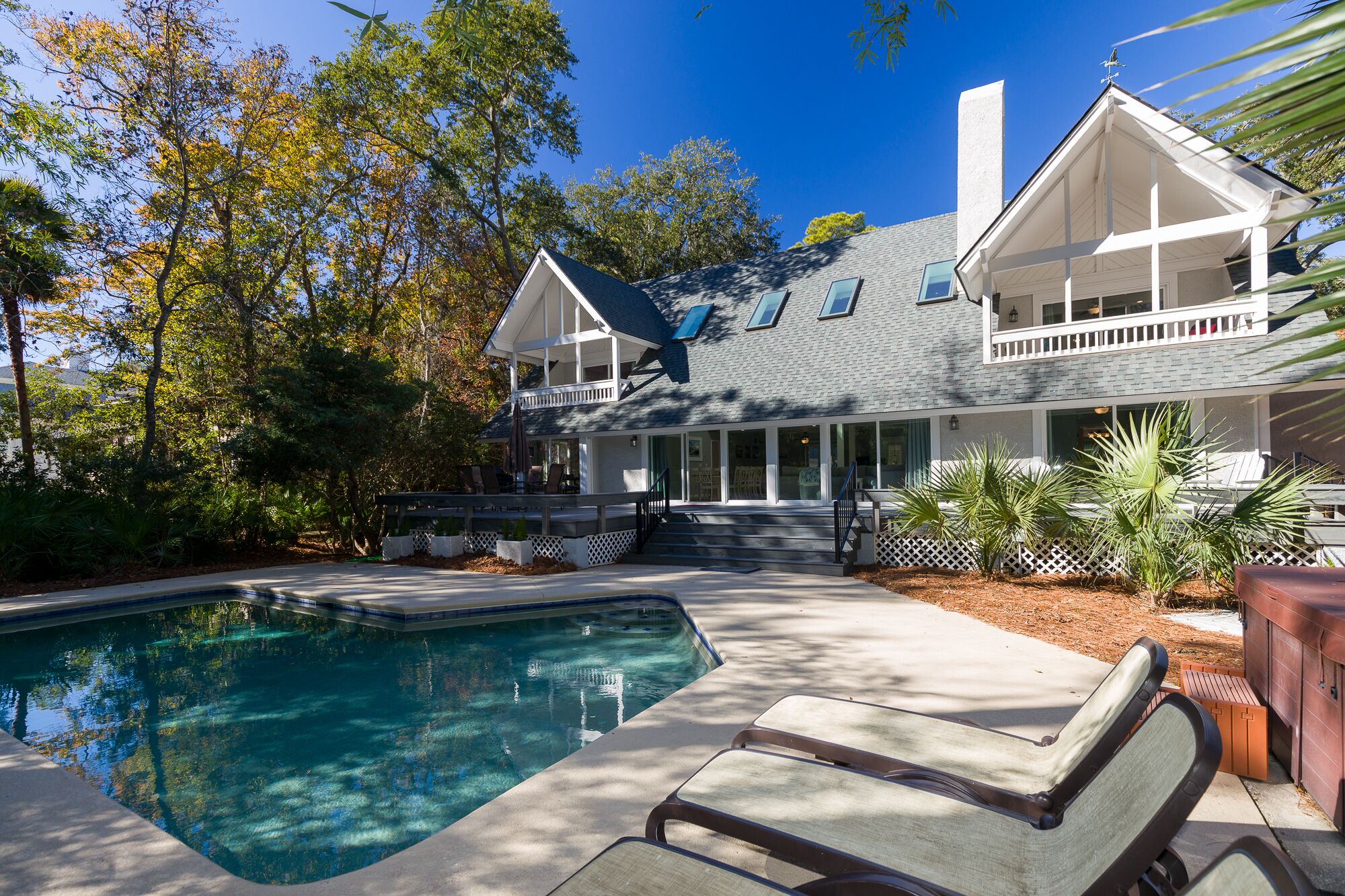 Beautiful 3rd Row Dunes House with Direct Beach Path Access 