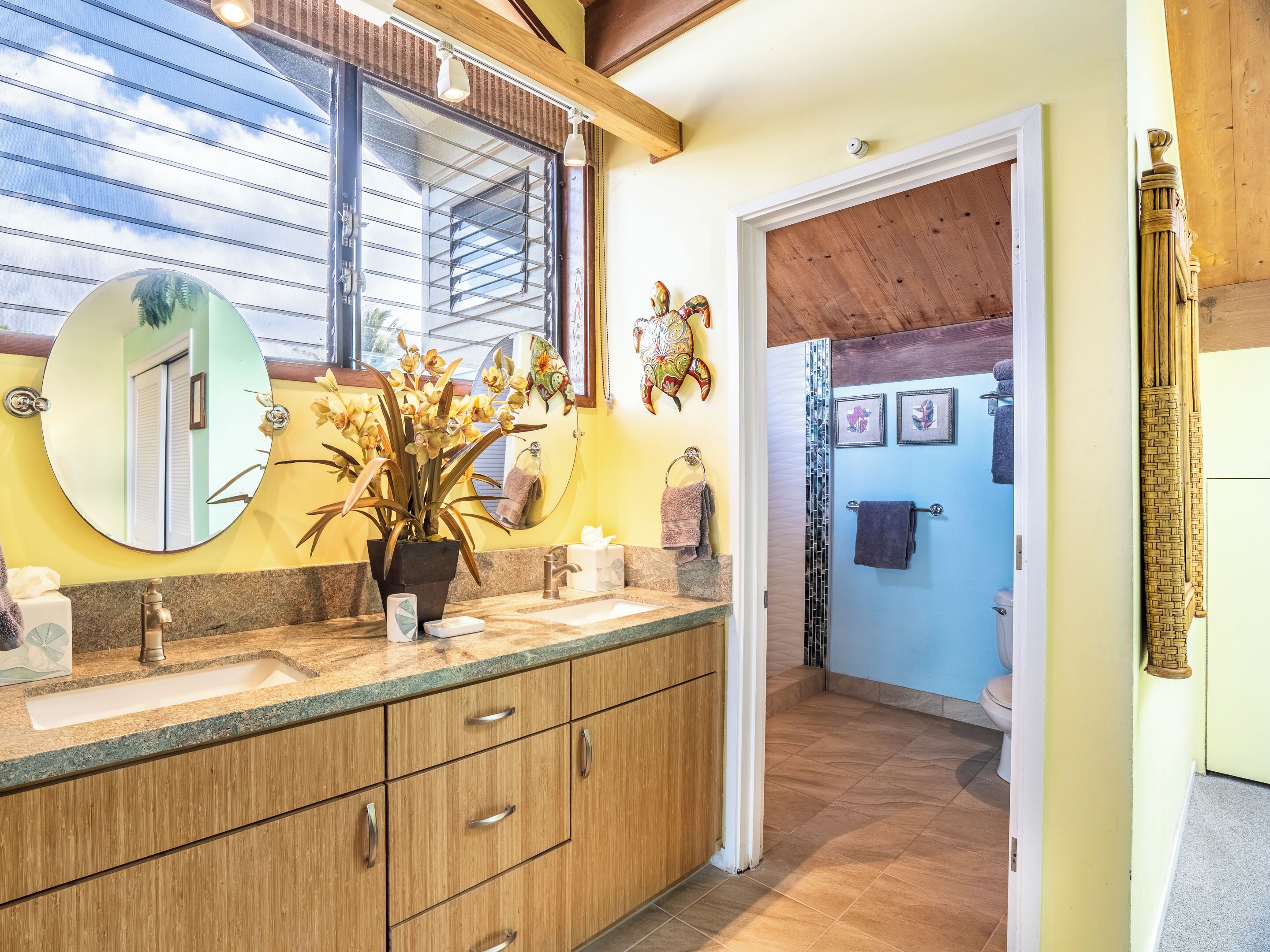 Combined shower/tub, hair dryer, towels, soap