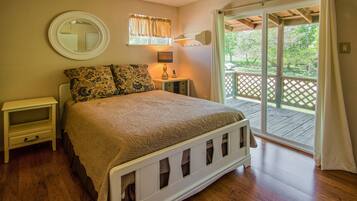 4 bedrooms, desk, iron/ironing board, free WiFi