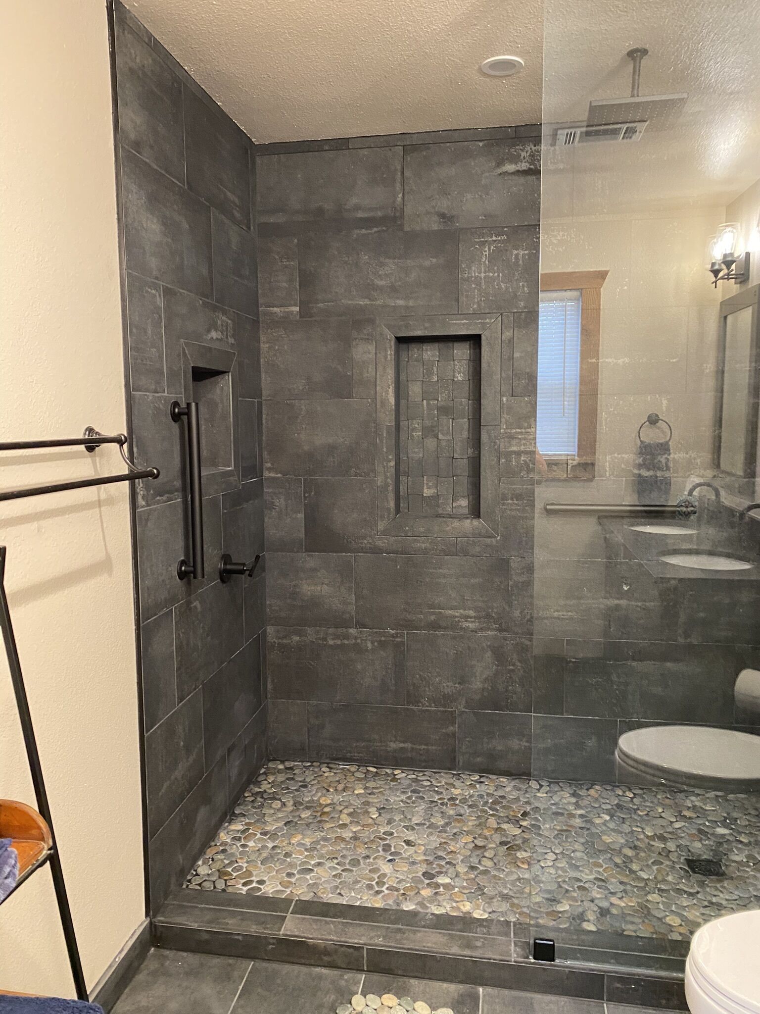 Combined shower/bathtub, hair dryer, towels, soap