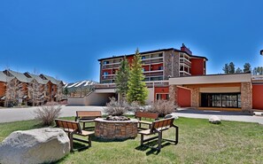 Outdoor dining - Fully Remodeled, Two Bed, Two Bath, Best Views, Steps from Town  (Winter Park)