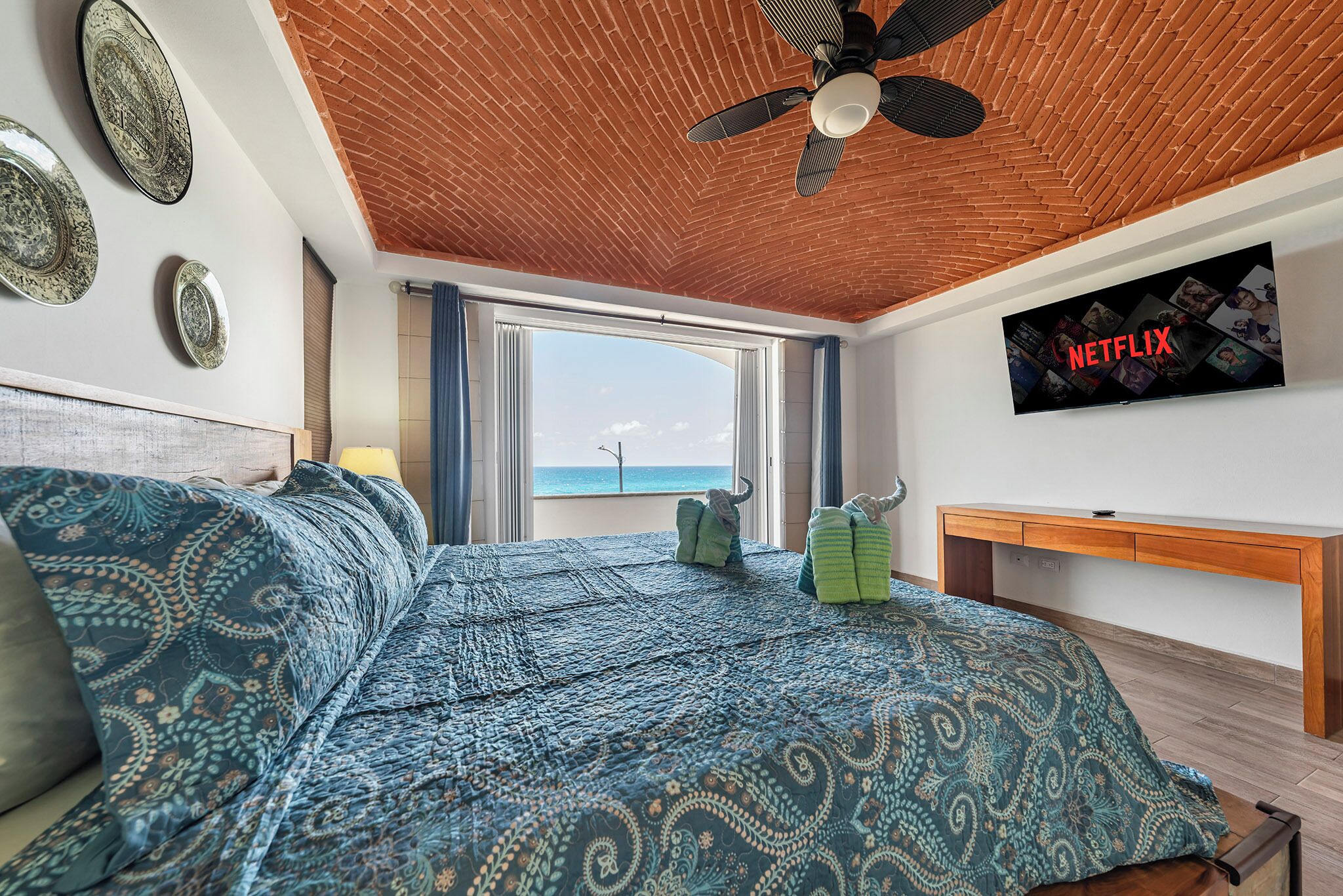 2 bedrooms, in-room safe, iron/ironing board, free WiFi