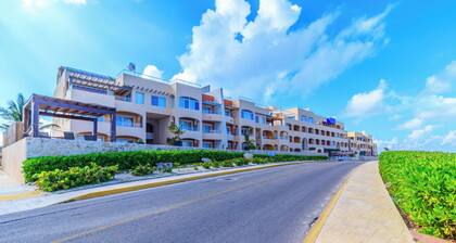 Luxury two bedroom ocean front condo at Isla 33